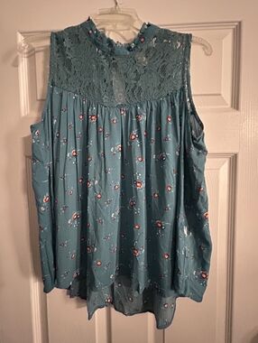 Arizona Jean Co. L Sleeveless Lace And Rayon Top